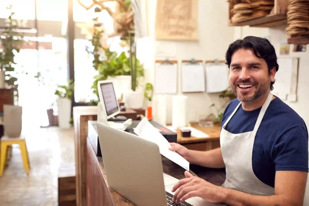 Dueño de negocio local valorando tener una web en otros idiomas